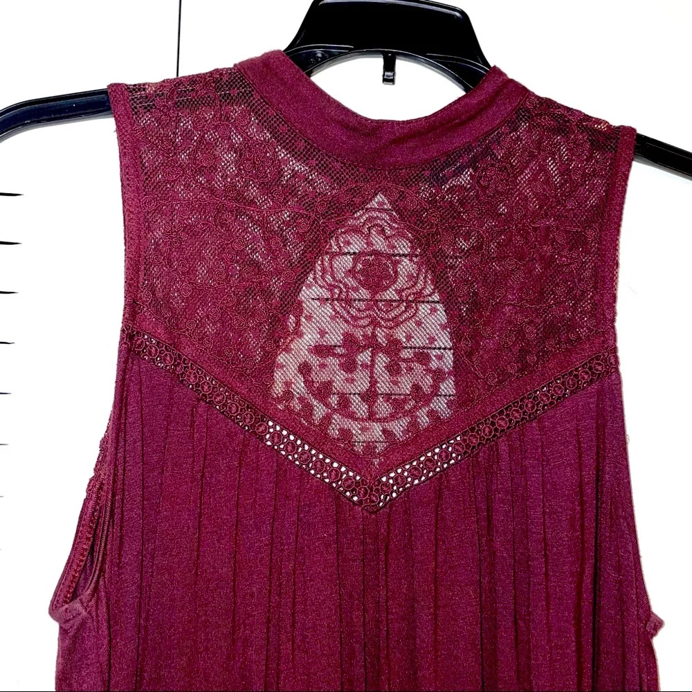 AE 🦅 Burgundy Lace Sleeveless Dress - Picture 2 of 7